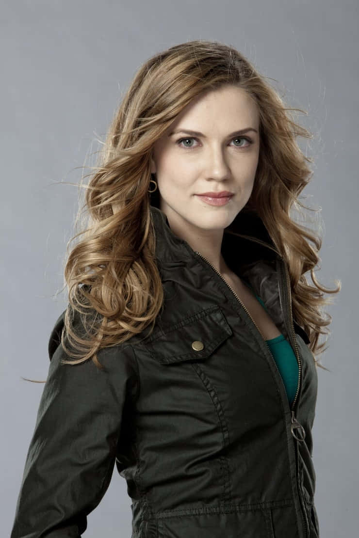 Sara Canning Portrait Studio Shoot Wallpaper