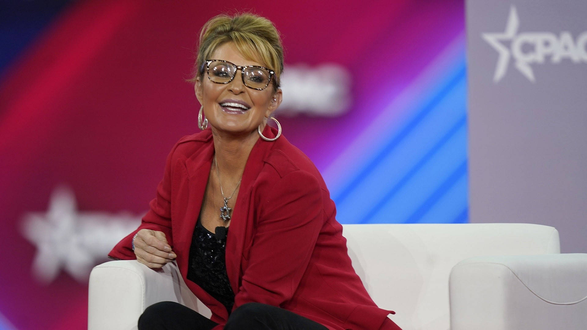 Sarah Palin Relaxing on a White Couch Wallpaper