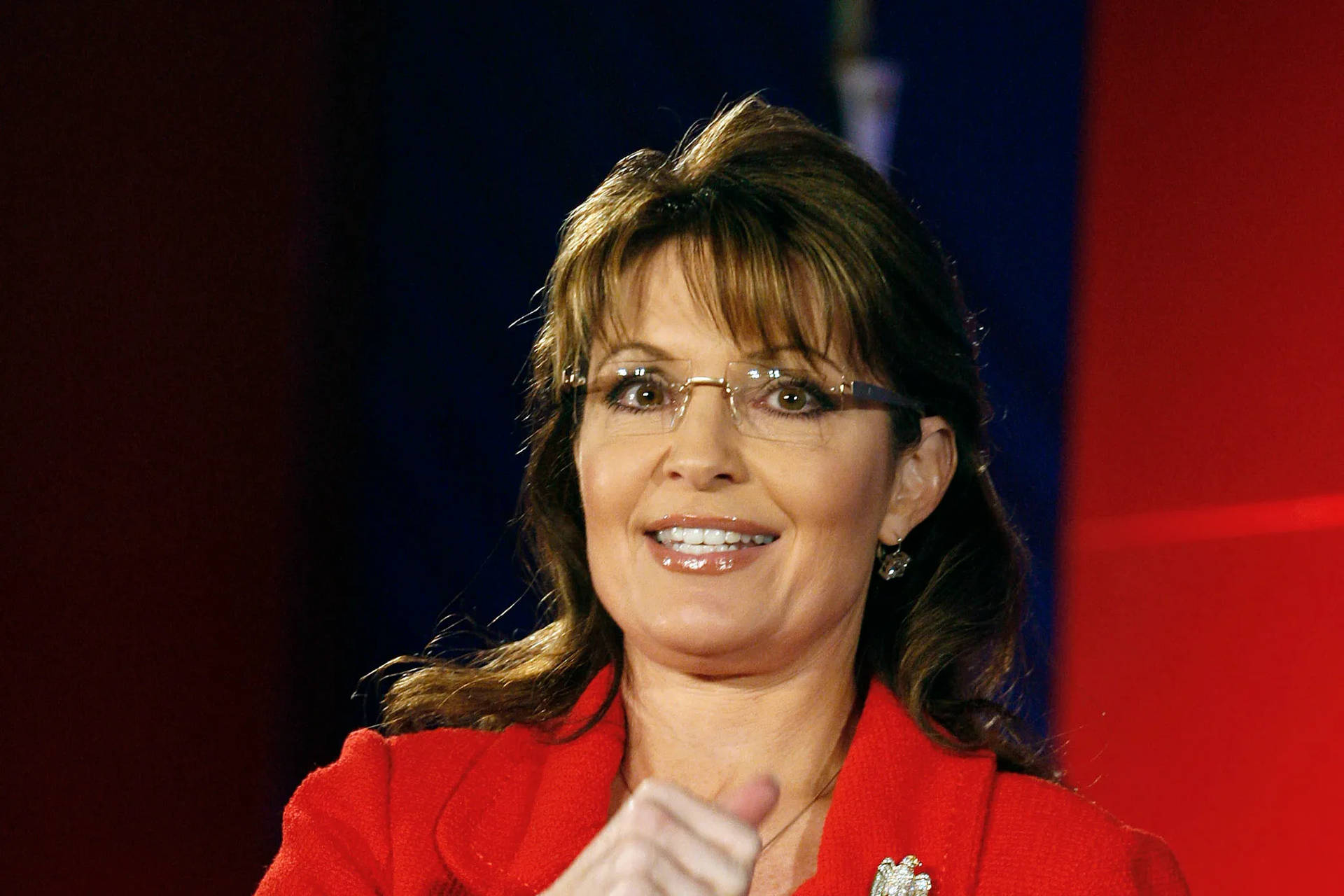 Sarah Palin med rød kappe Wallpaper