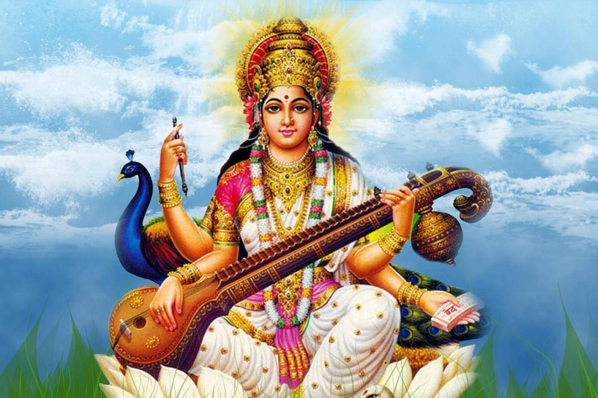 Saraswati Devi og skyet himmel tapet Wallpaper