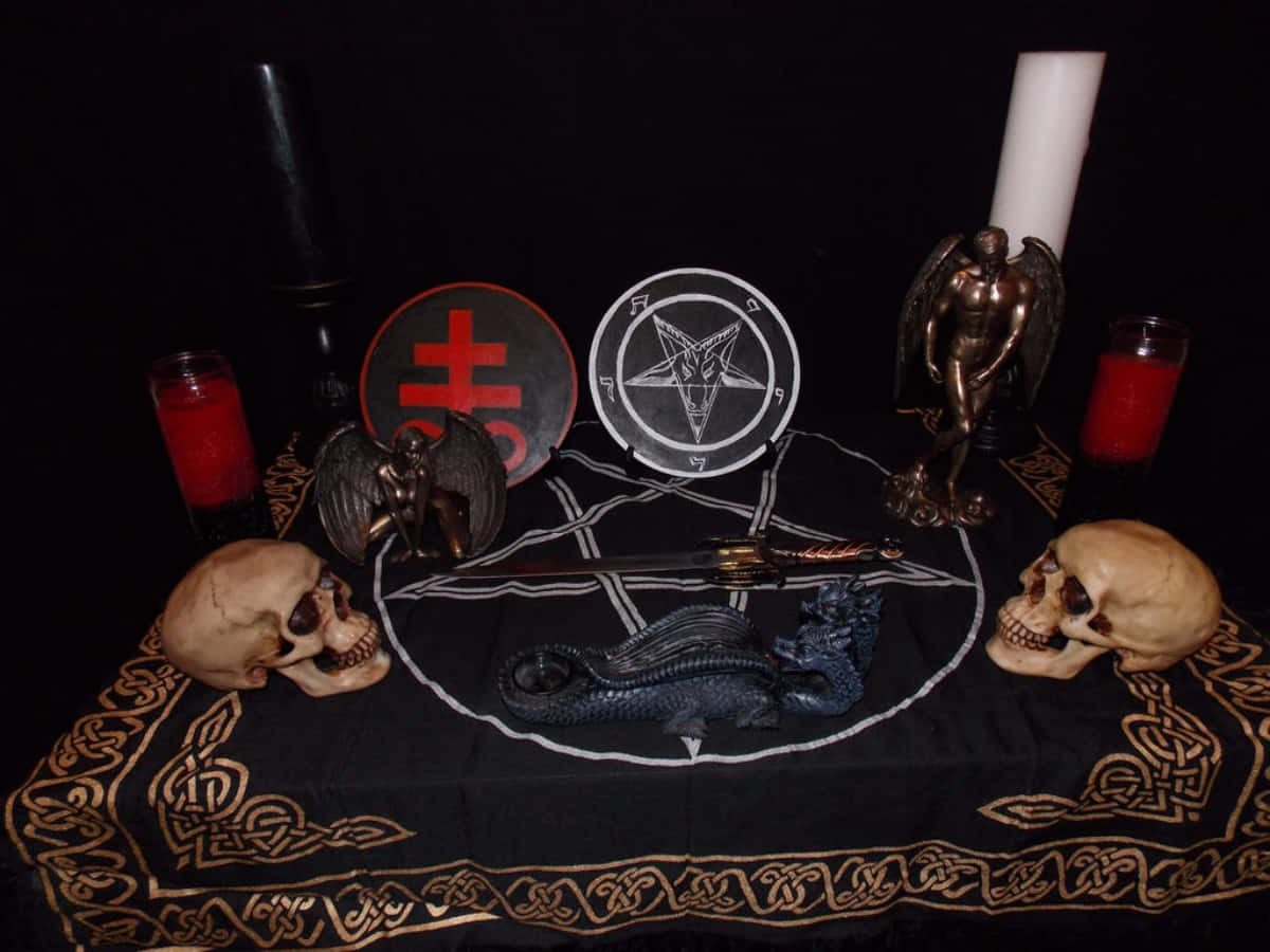 Endæmonisk Figur I En Mørk Atmosfære, Der Illustrerer Den Ondsindede Natur Af Sataniske Kræfter.