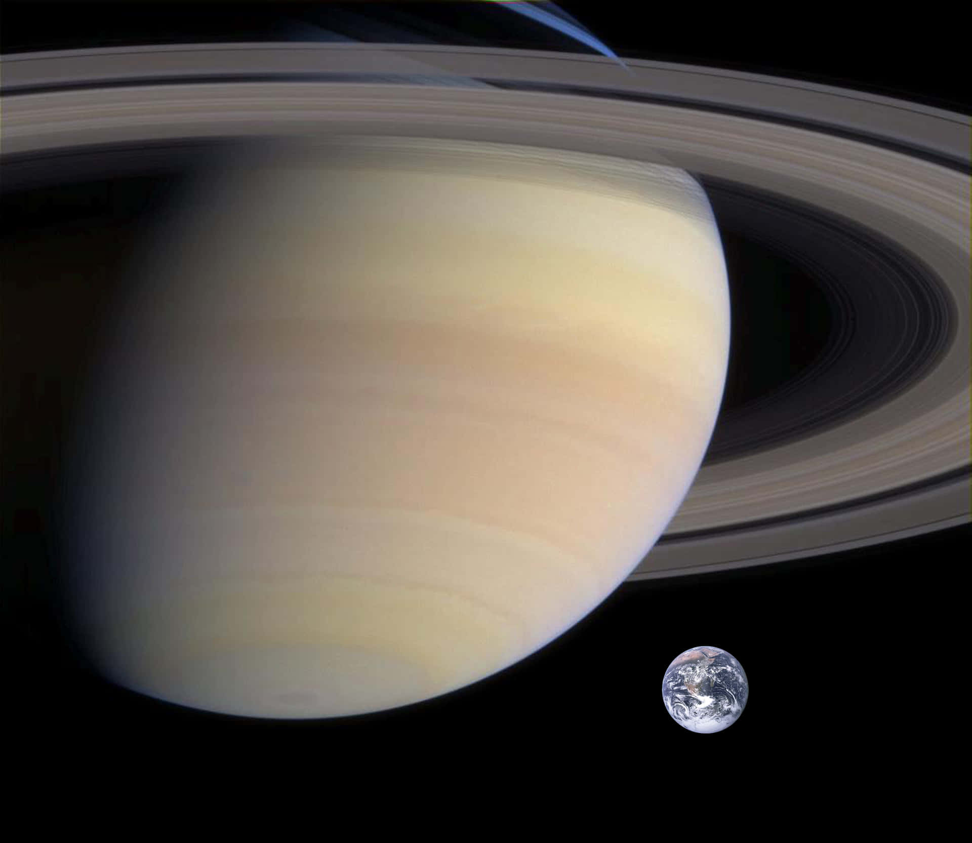 Saturnsmagnifika Ringar Sedda Från Rymden