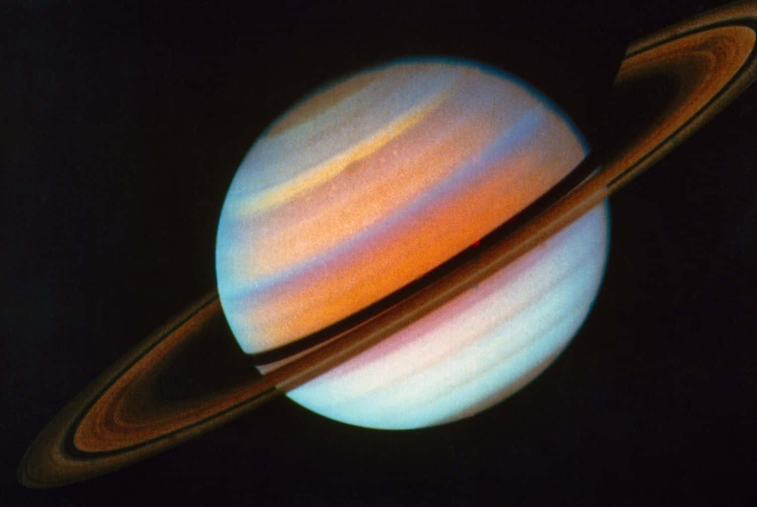 Etfunklende Nærbillede Af Saturns Ikoniske Og Smukke Ringsystem.
