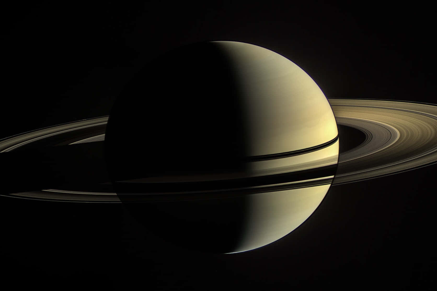 Enfängslande Närbild Av Saturnus