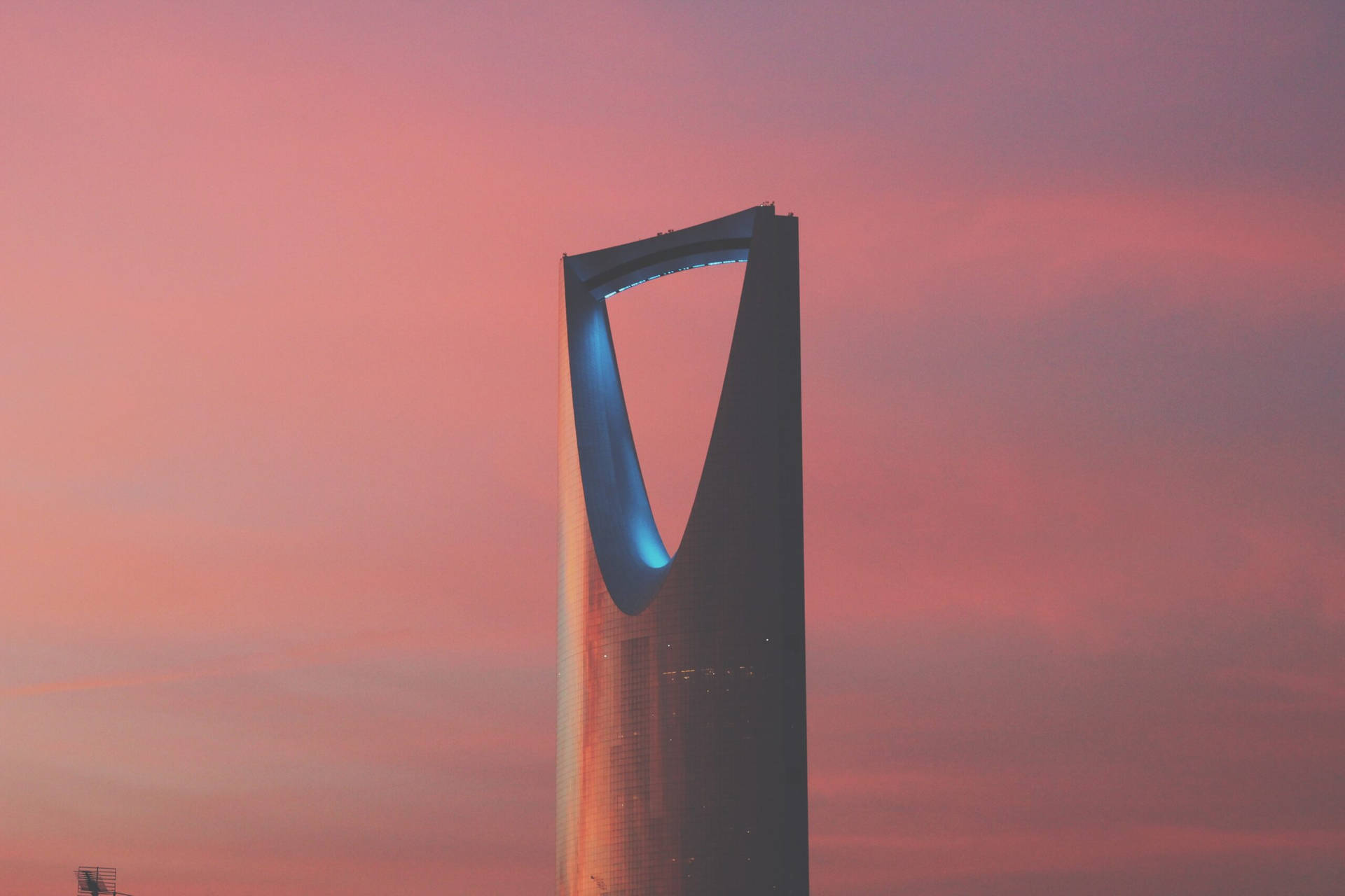 Saudi Arabia's Kingdom Centre Aesthetic