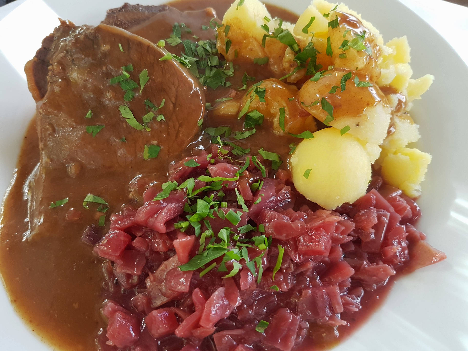 Sauerbraten,plato Tradicional Alemán Con Carne Picada Fondo de pantalla
