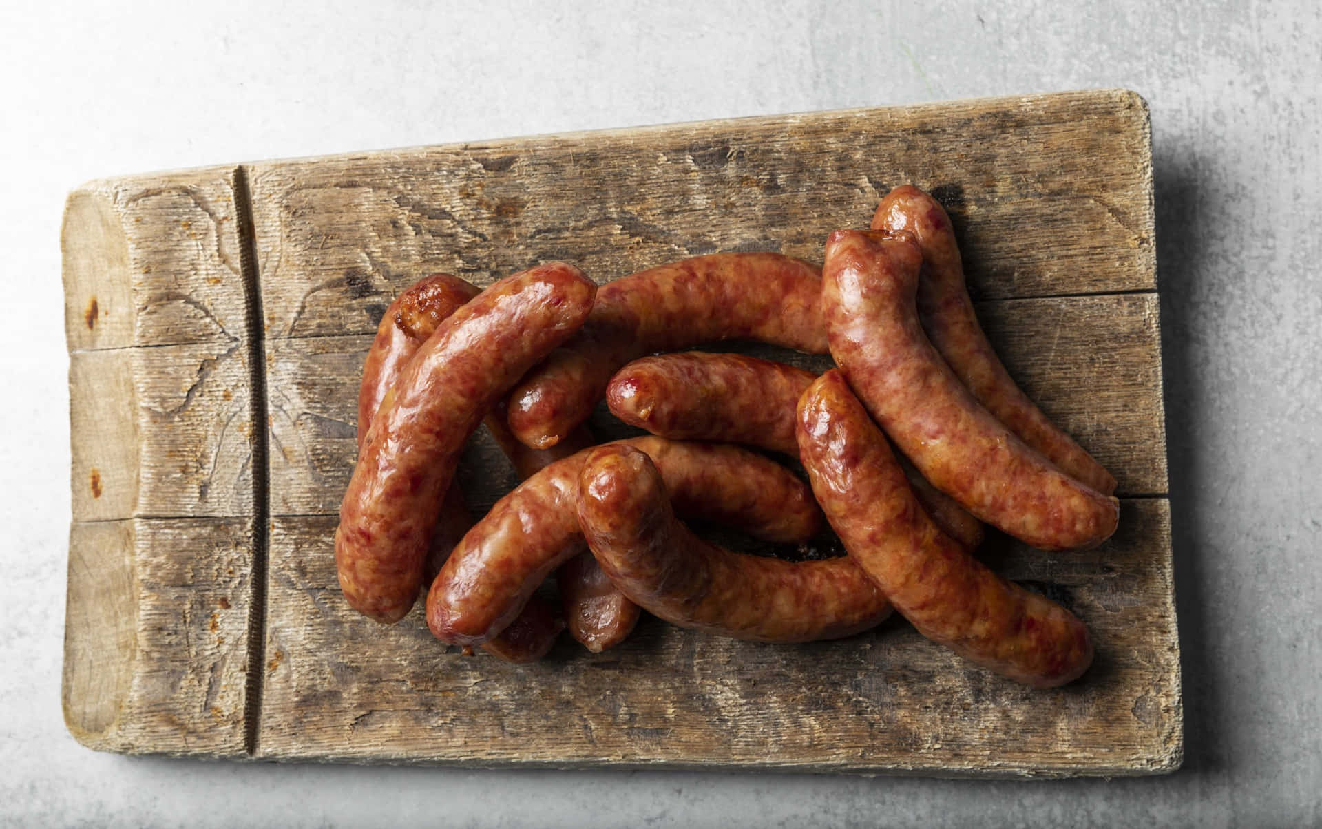 Deliciously grilled sausage – the perfect summer meal!