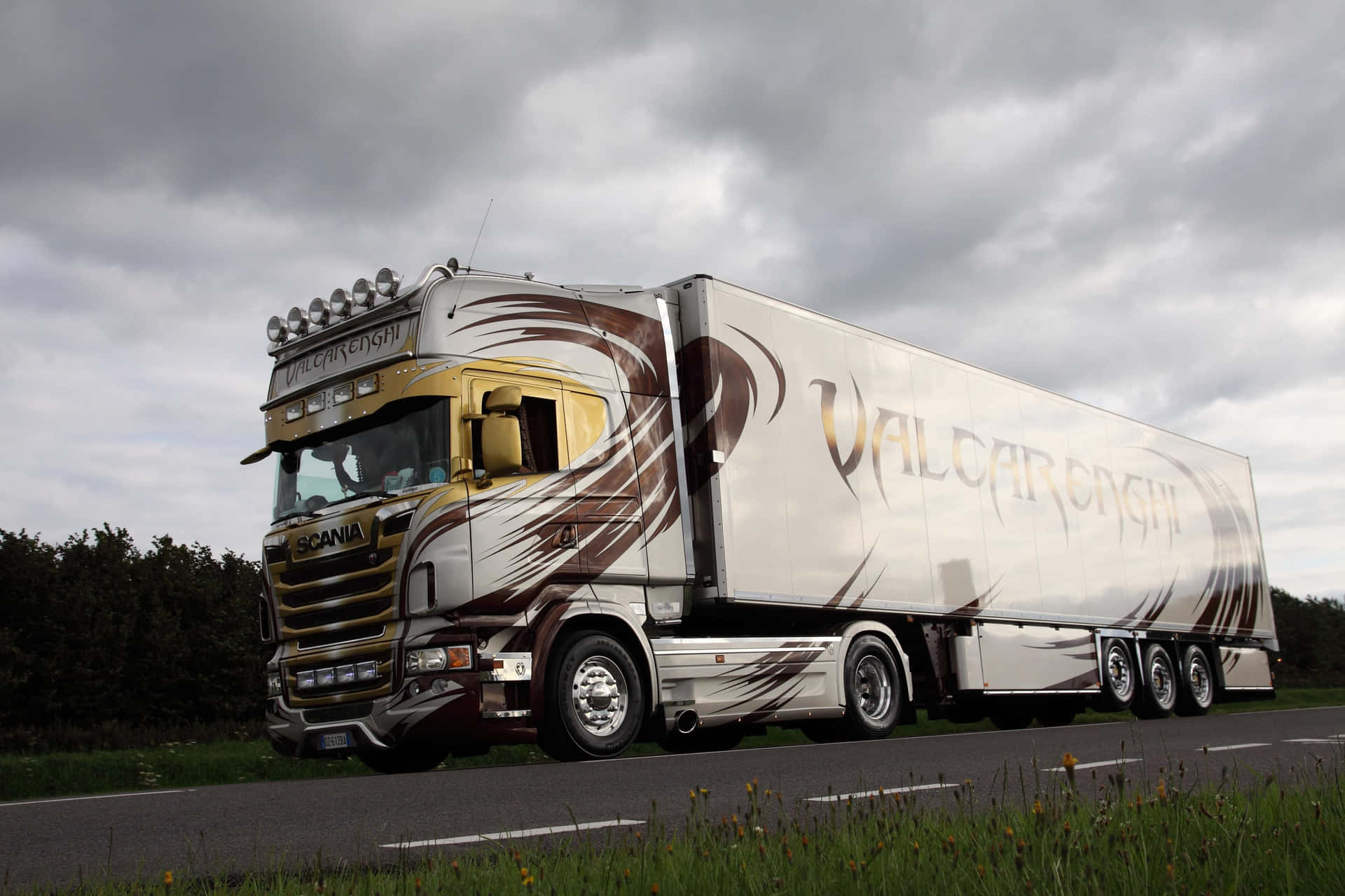 Scania Truckon Road Wallpaper