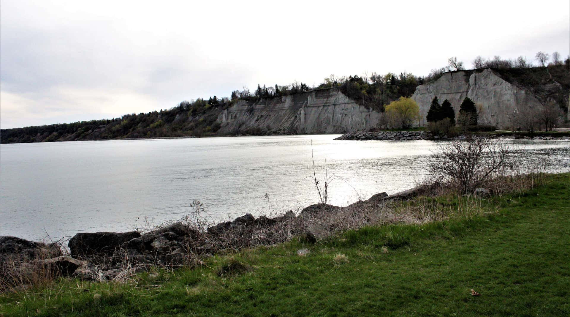 Scarborough_ Bluffs_ Lakeside_ View Wallpaper