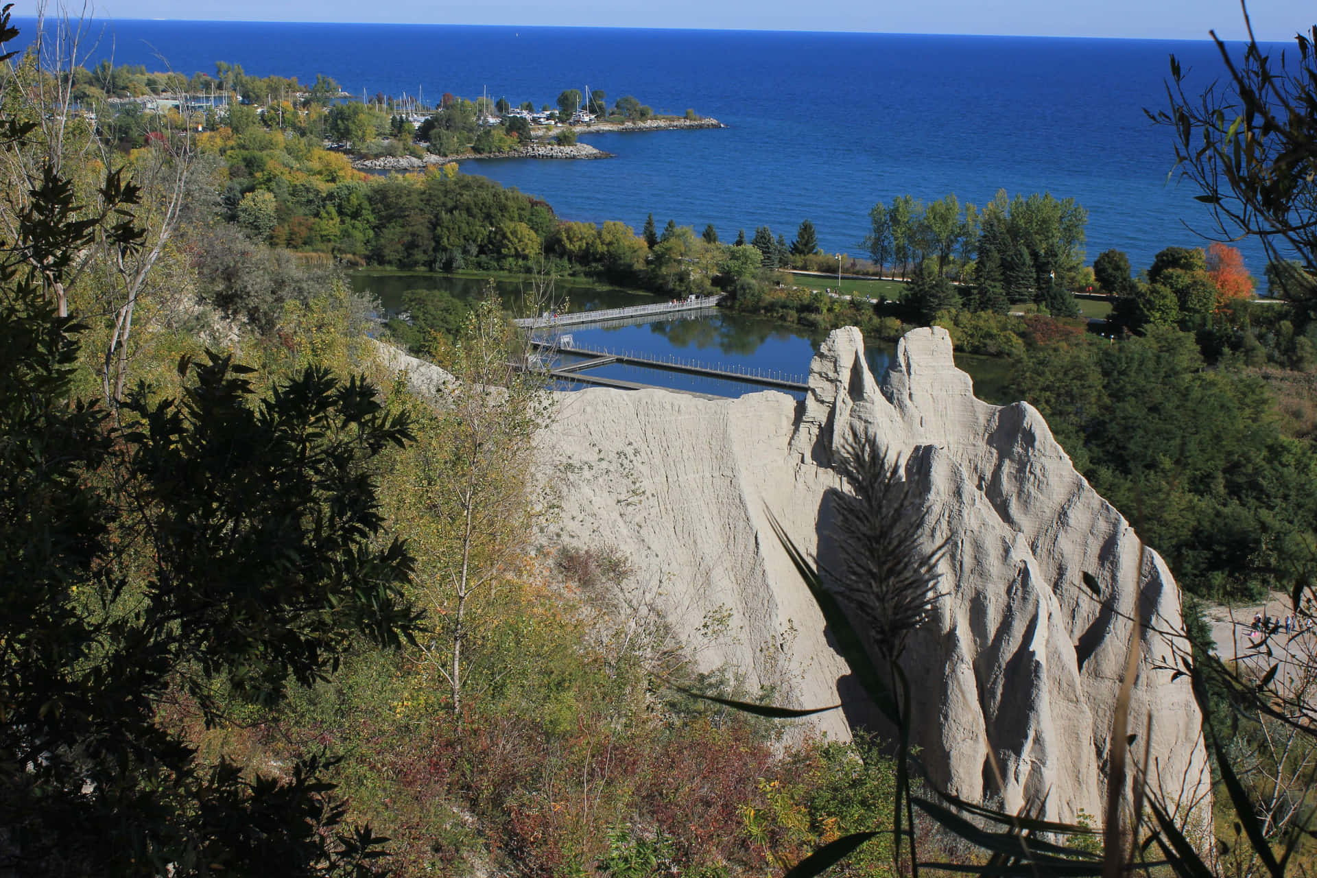 Scarborough Bluffs Overlooking Lake Ontario Wallpaper