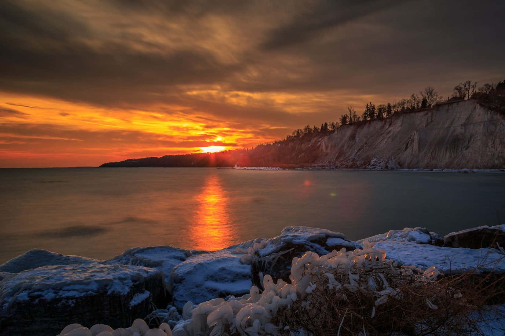 Scarborough_ Bluffs_ Winter_ Sunset Wallpaper