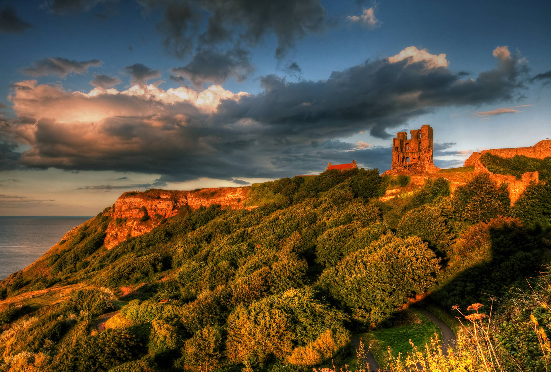 (suggested Translation For Computer Or Mobile Wallpaper: An Image Of Scarborough Castle In Yorkshire For Your Desktop Or Phone Wallpaper.) Wallpaper