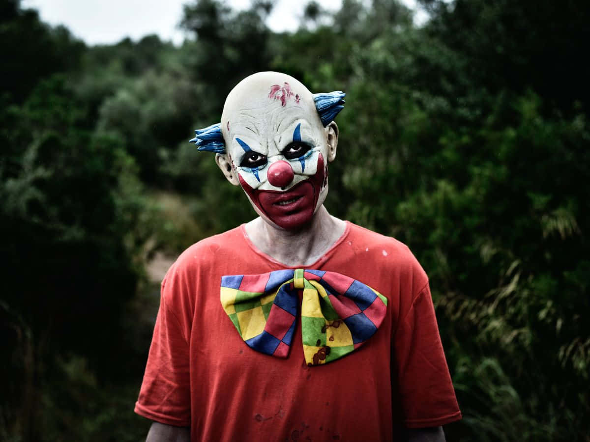 Eerie Scary Clown Outdoor Pictures