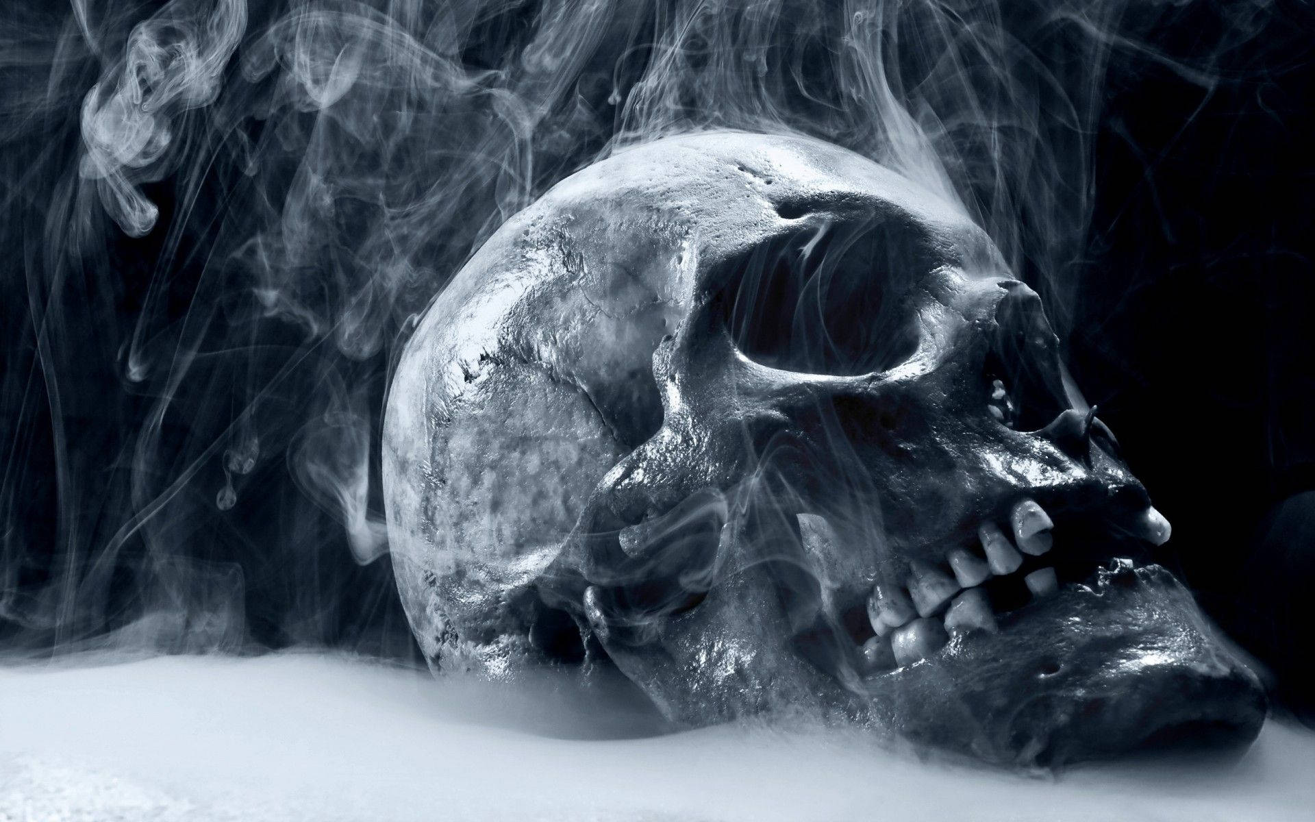 Scary Halloween Smoky Skull