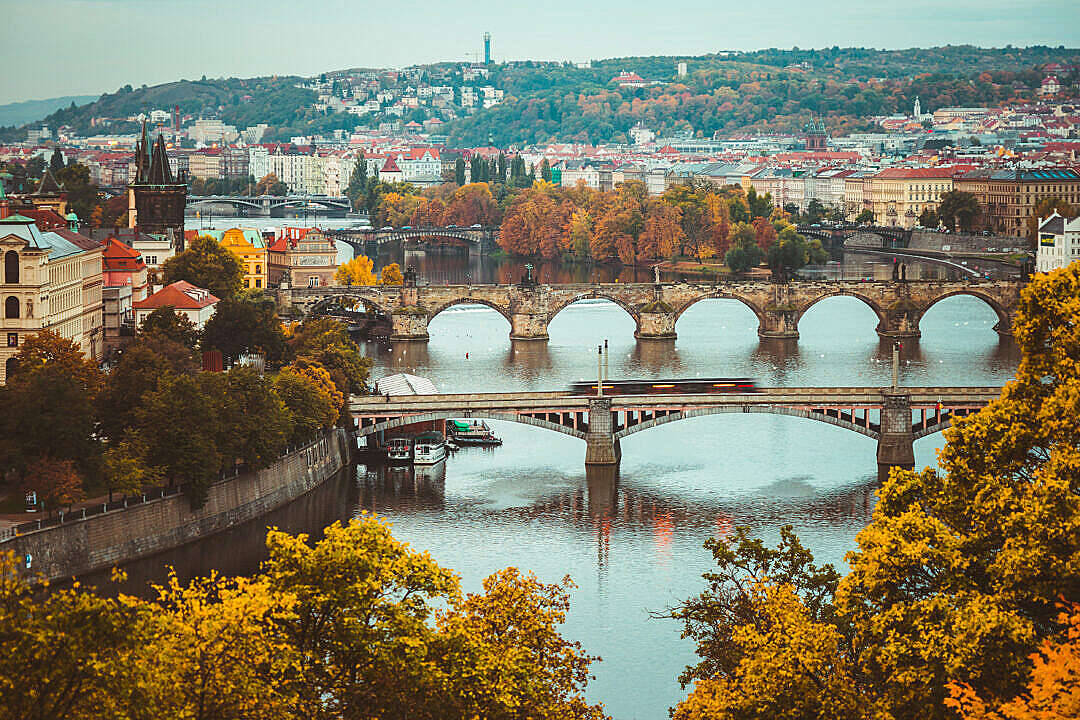 Scenic City Landscape Beautiful Autumn Desktop Wallpaper
