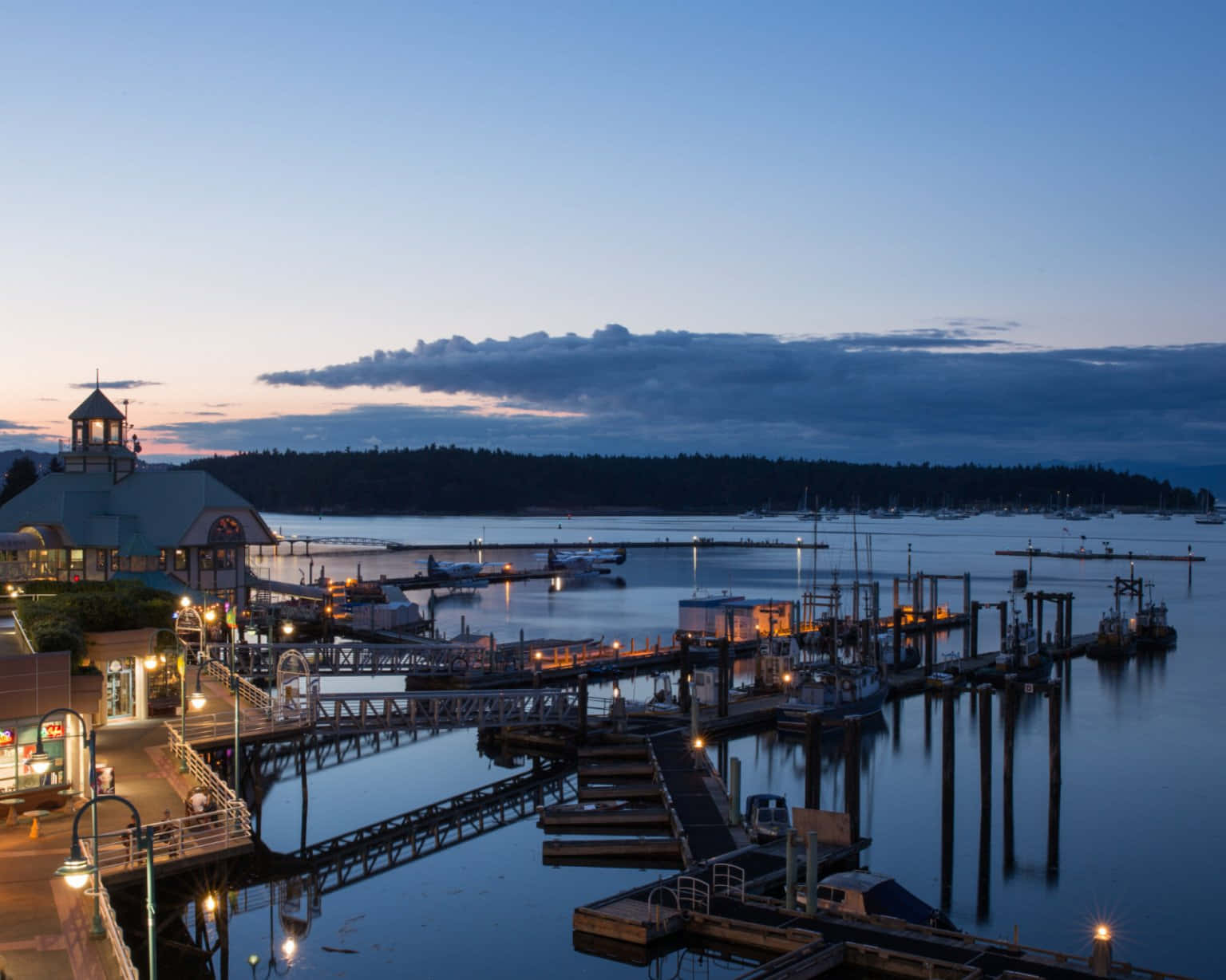 Côte Pittoresque De Nanaimo, Colombie-britannique, Au Coucher Du Soleil. Fond d'écran