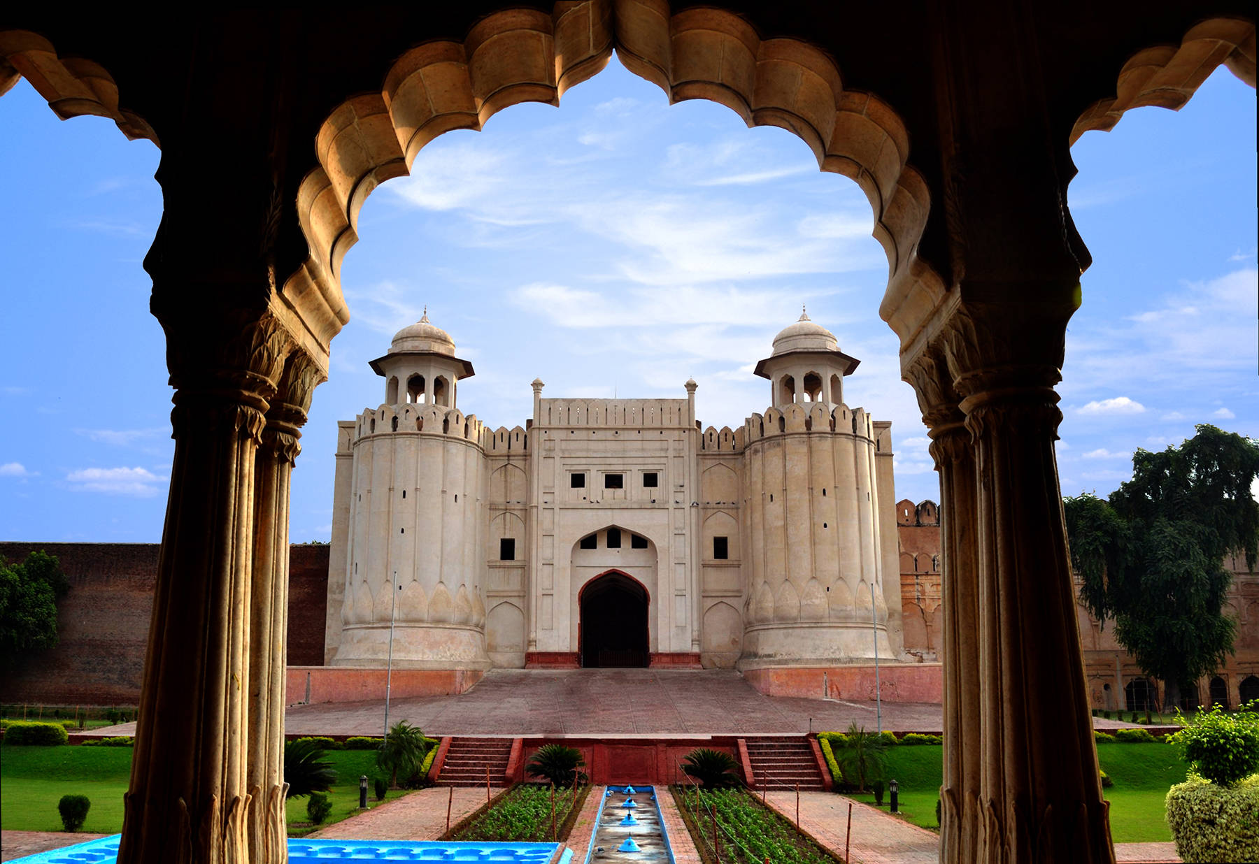 Scenic Lahore Fort Wallpaper