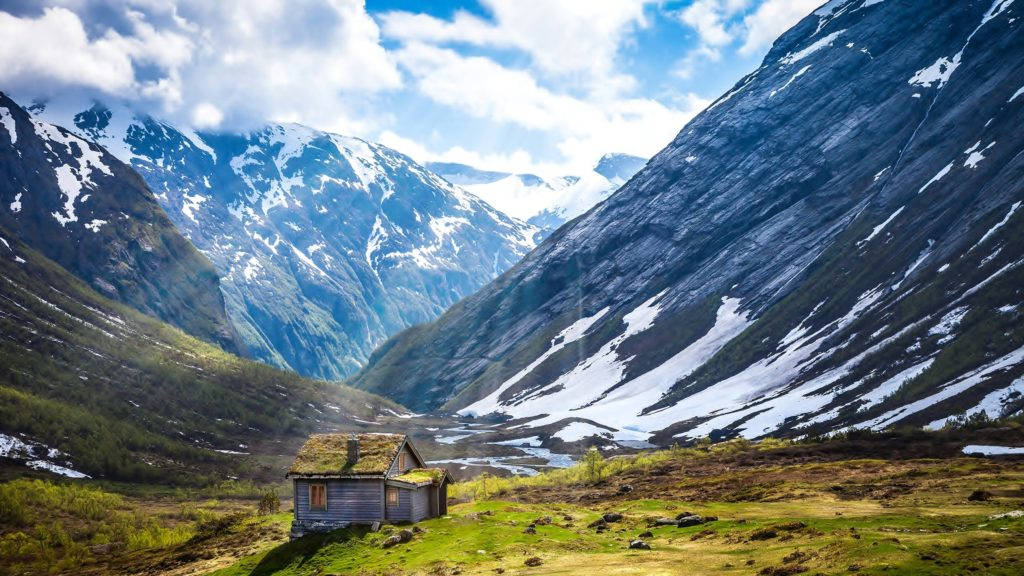 Scenic Norwegian Mountains 4k Desktop