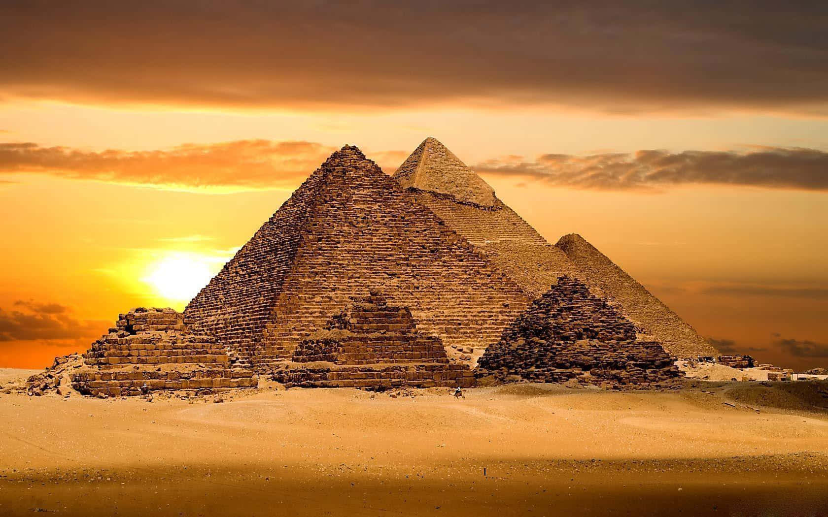 Scenic Sunset Behind The Giza Pyramids Wallpaper