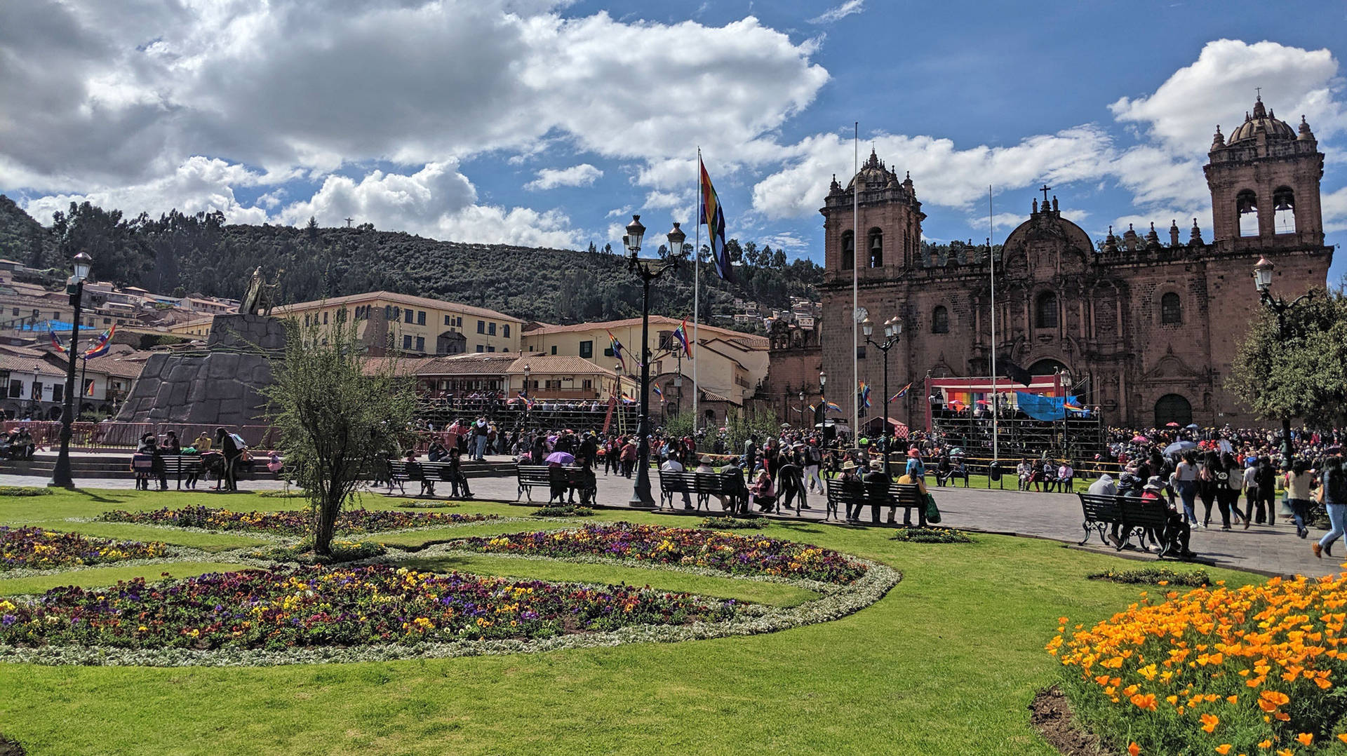 Mångskiftandevy Av Huvudtorget I Cusco, Peru. Wallpaper