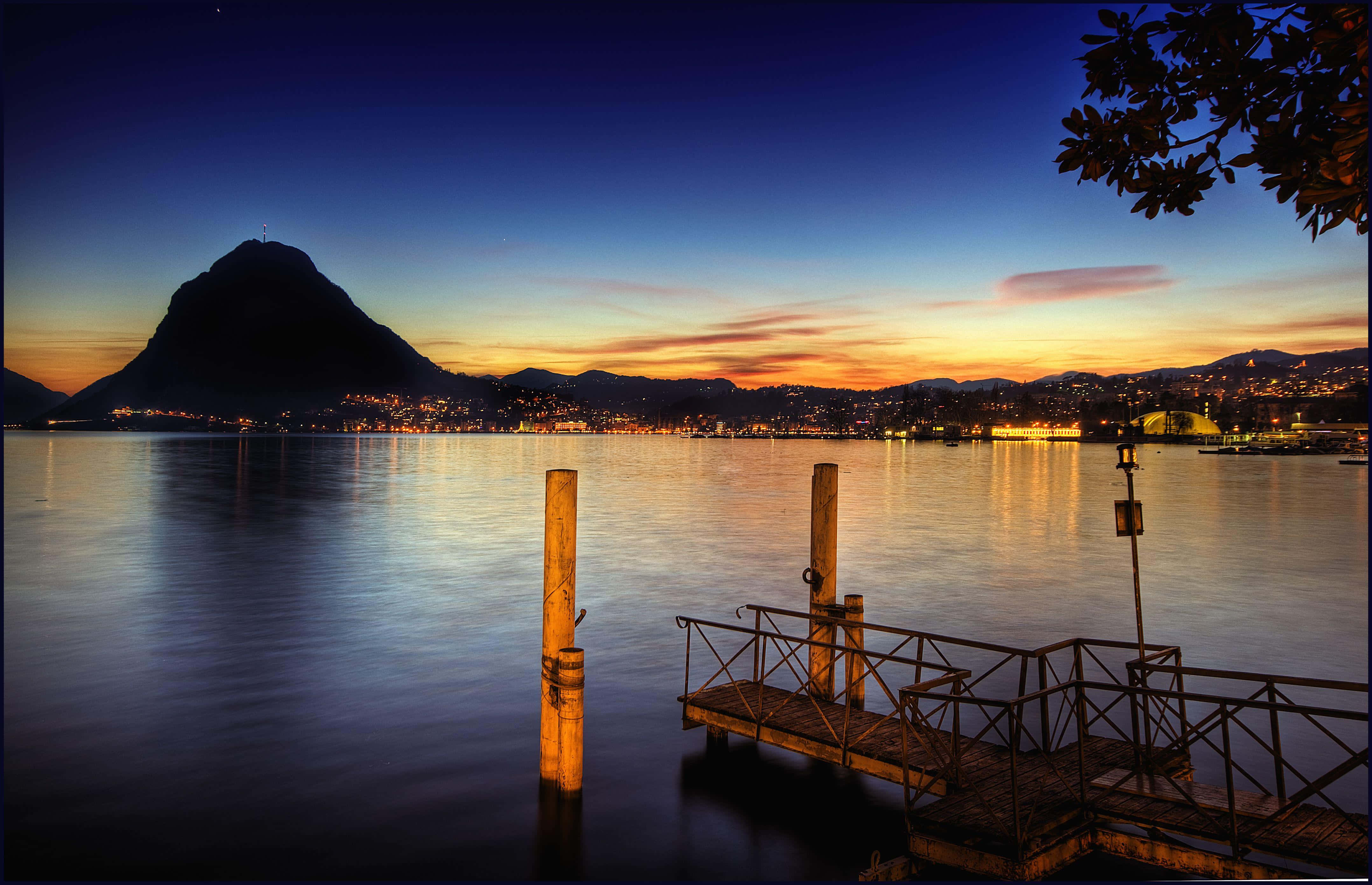 Scenisch Uitzicht Op De Stadsgezicht Van Lugano En Het Meer Achtergrond