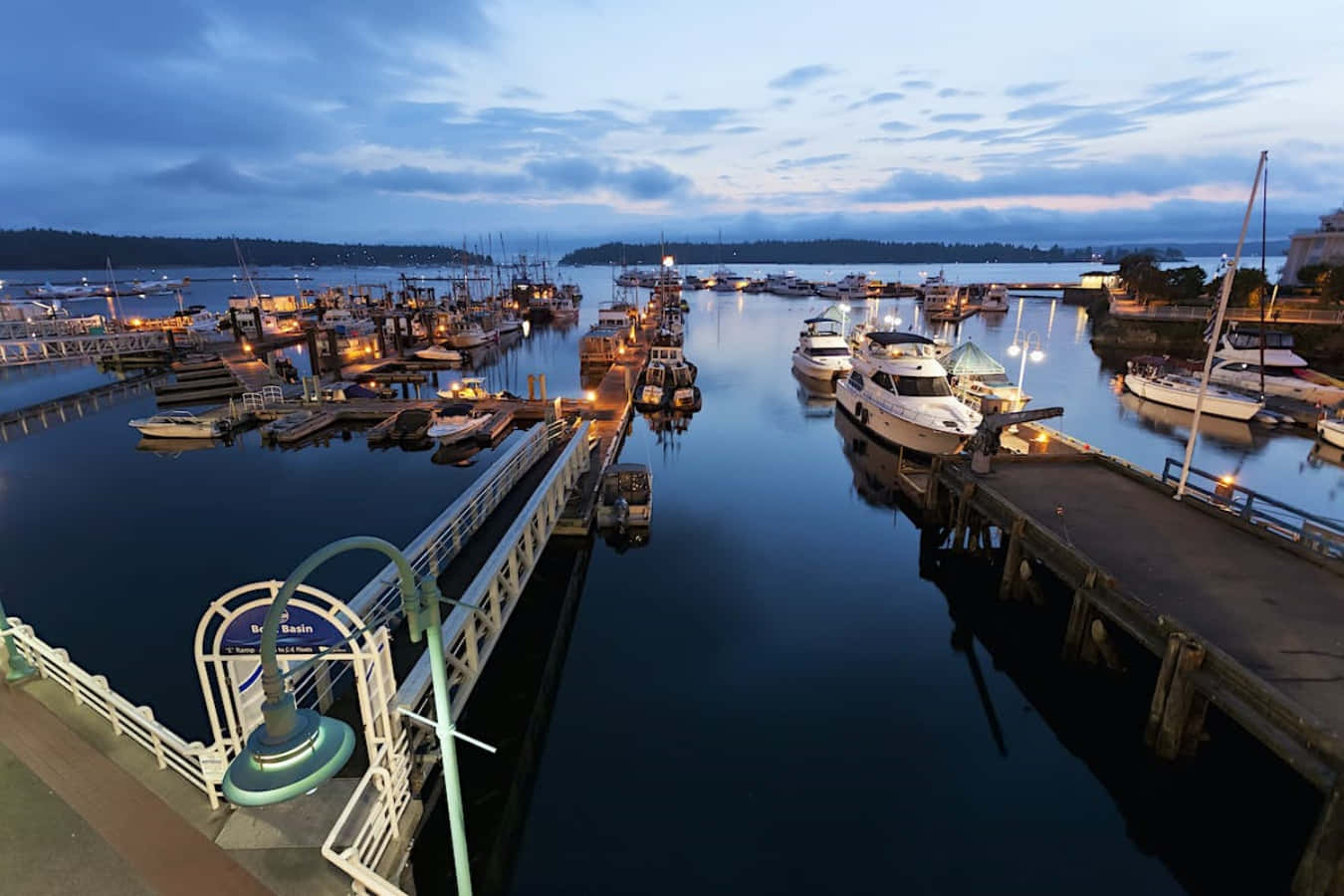 Vue Scénique De La Ville De Nanaimo Au Coucher De Soleil Fond d'écran