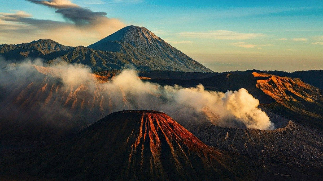 Scenic Volcano Indonesia Laptop Wallpaper