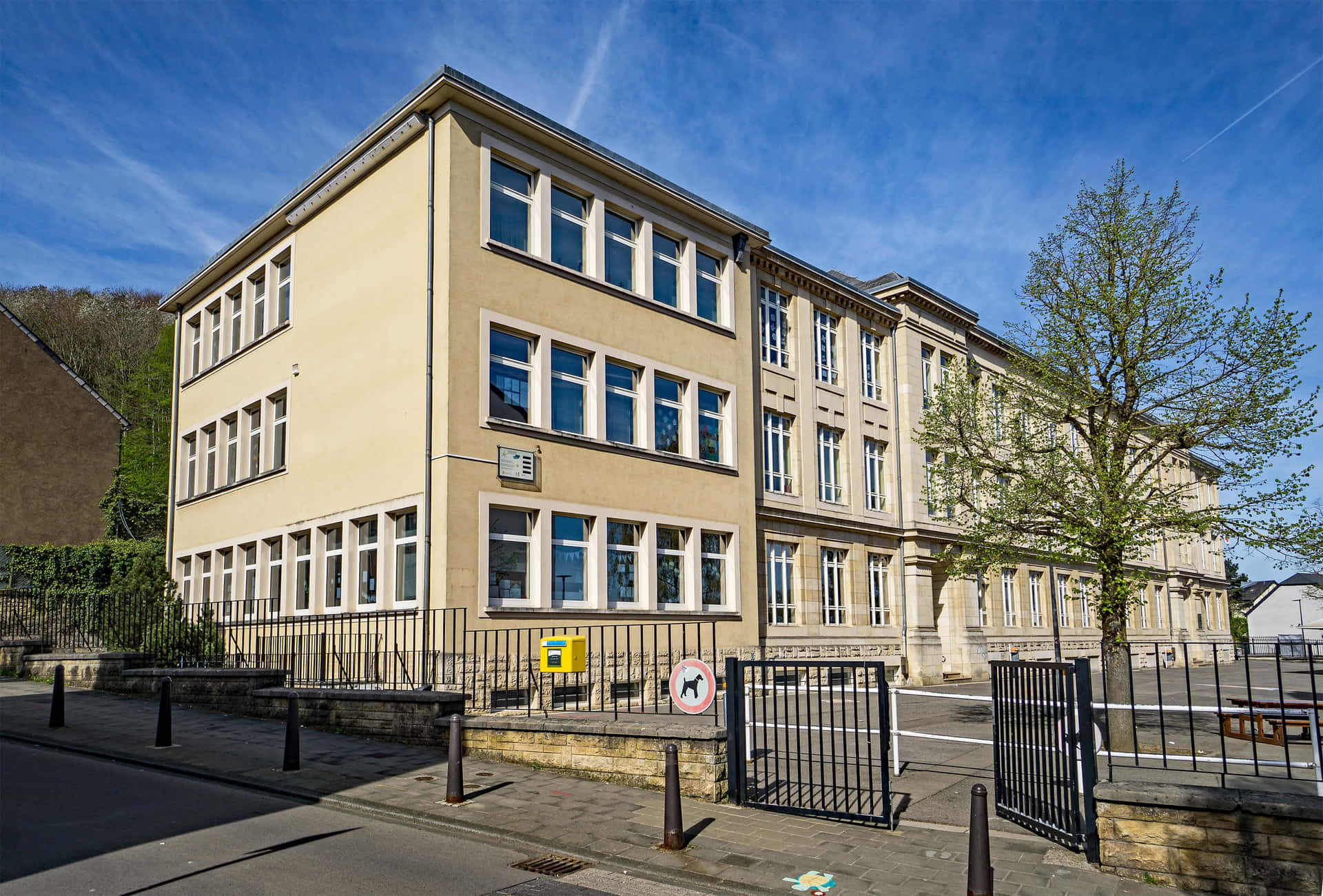 Schifflange School Building Luxembourg Wallpaper