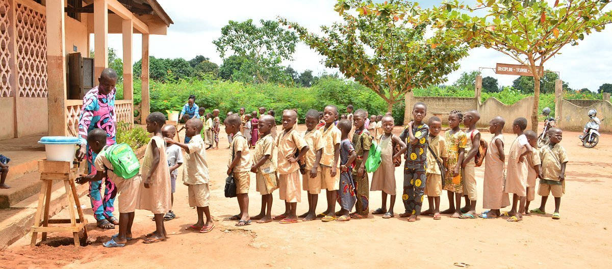 Criançasda Escola Em Benin. Papel de Parede