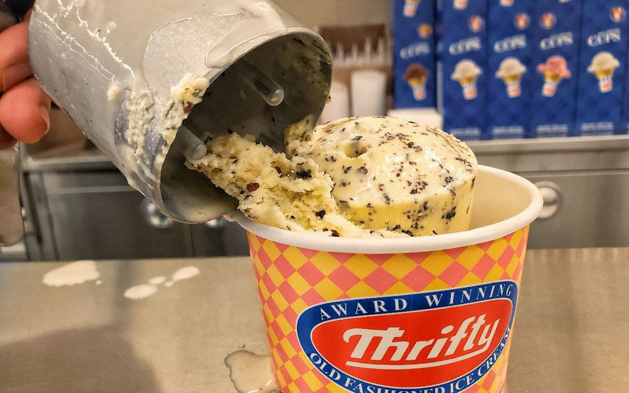 Scooping Thrifty Ice Cream Into Cup Wallpaper
