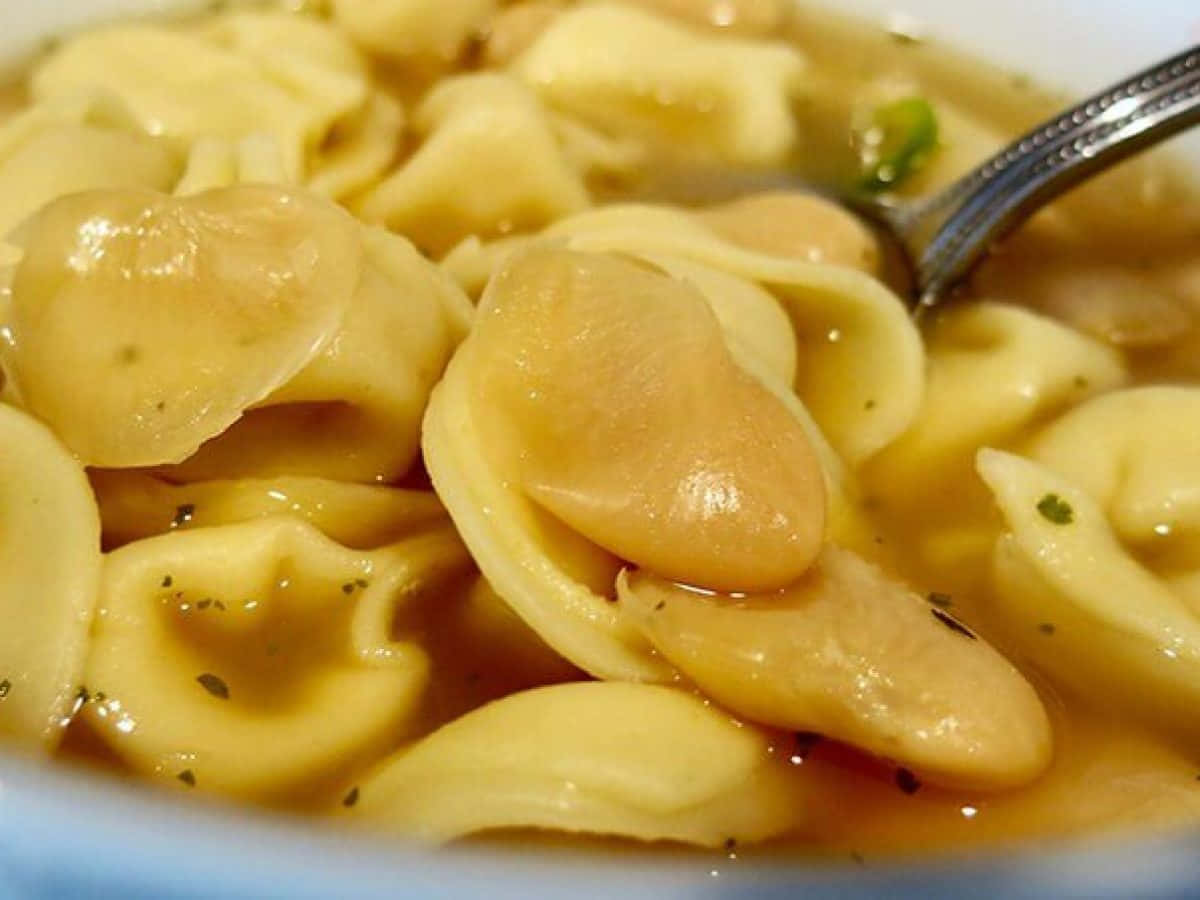 A hearty spoonful of Tortellini in Brodo Wallpaper