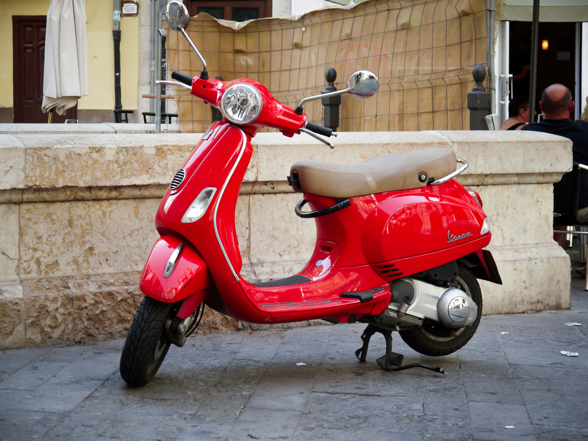 Scooterröd Italiensk Vespa Bild