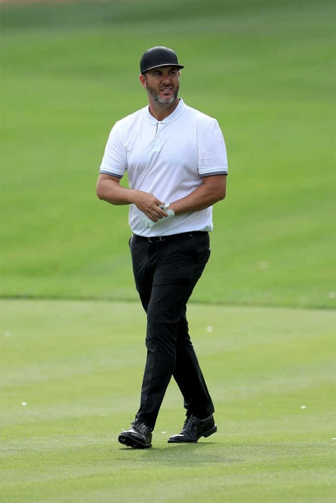 Scott Piercy Wearing A Golf Glove Wallpaper