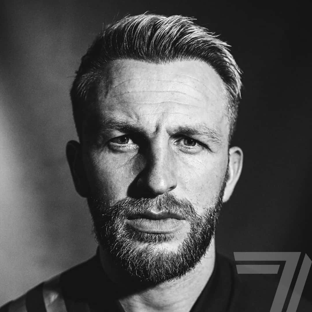 Schottischerprofifußballspieler Johnny Russell Monochrom-porträt Wallpaper