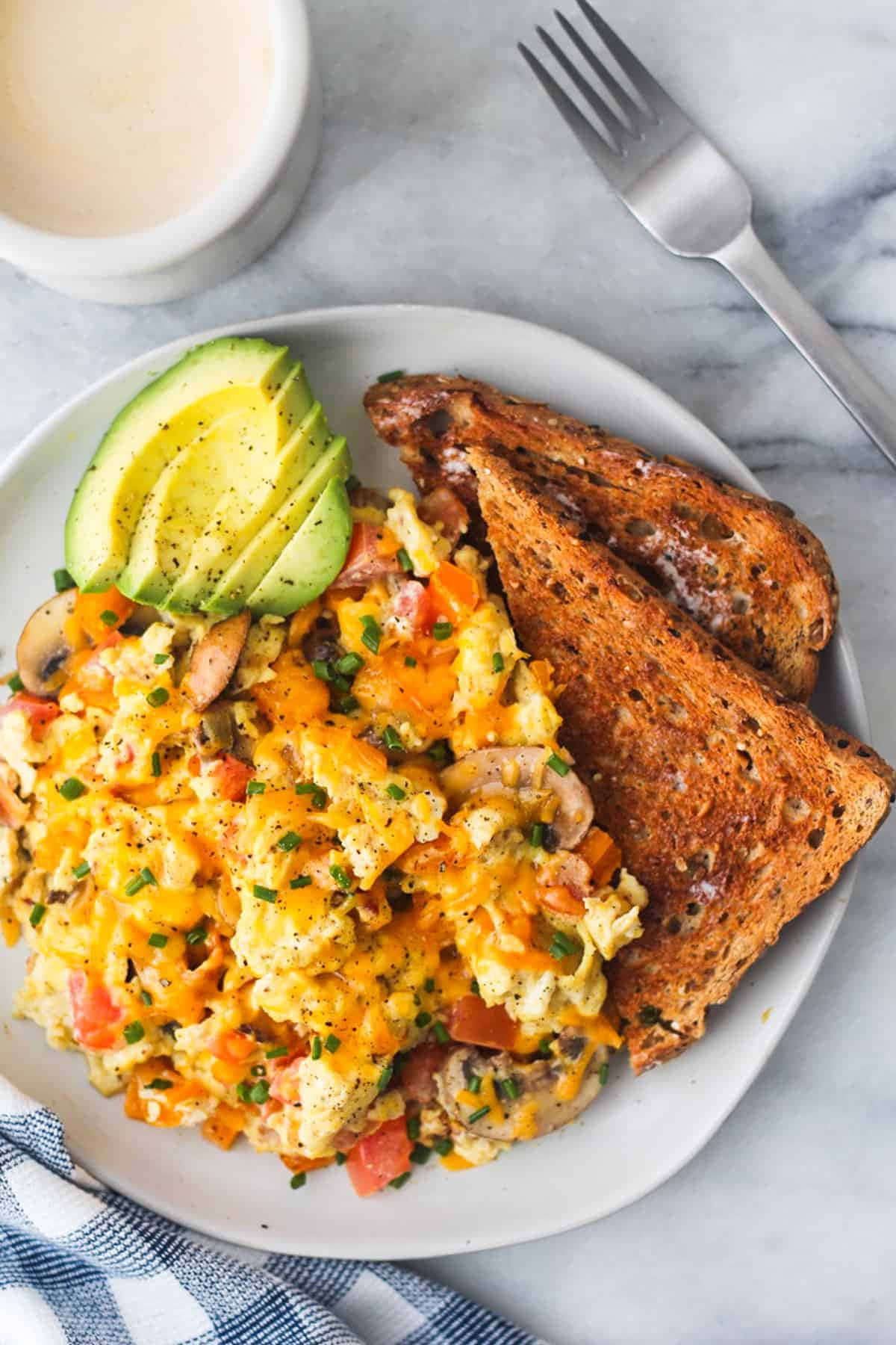 Start your day with delicious and healthy scrambled eggs!