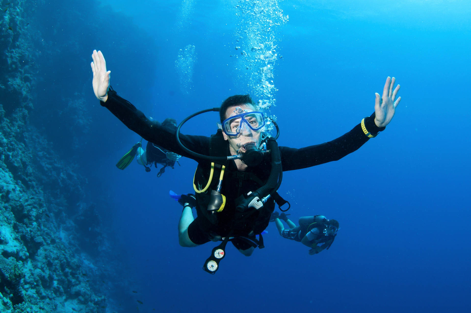 Scuba Diving Happy Diver Wallpaper