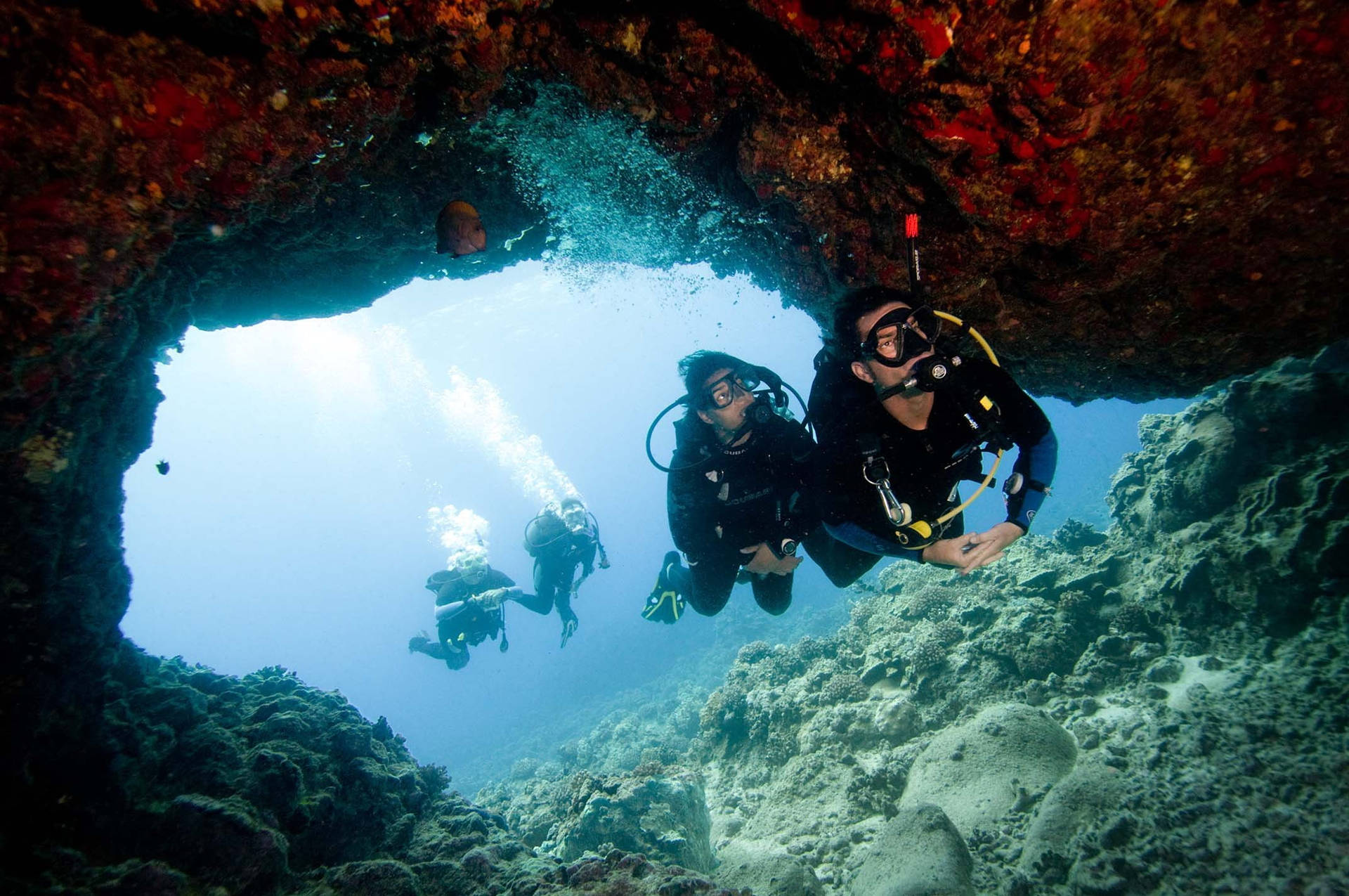 Immersioni Subacquee Nella Grotta Sottomarina Sfondo