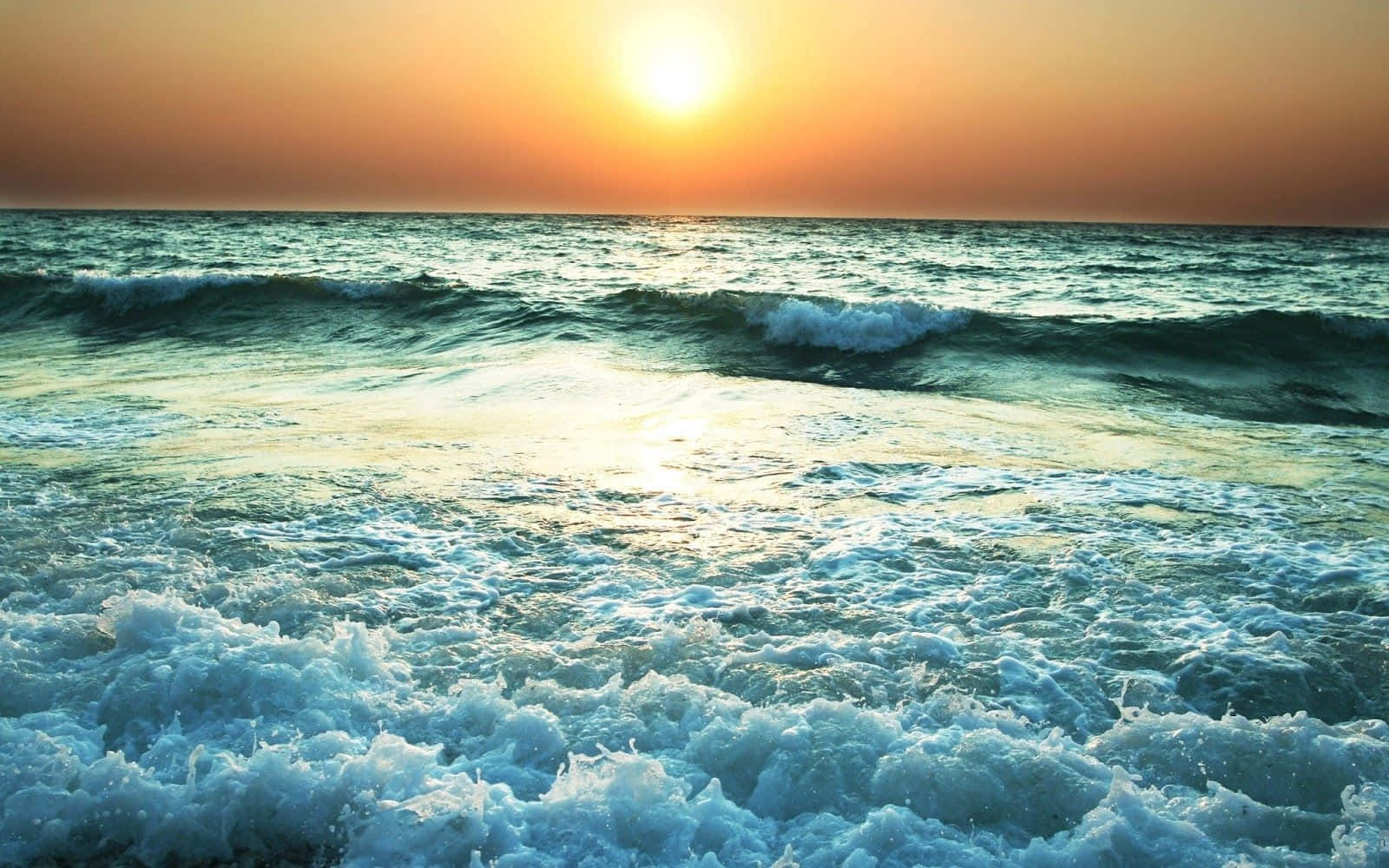 Sonnenuntergangam Meeresufer Hintergrund