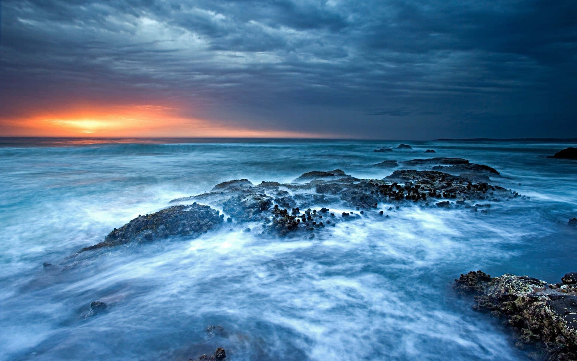Havsbakgrundestetisk Solnedgång