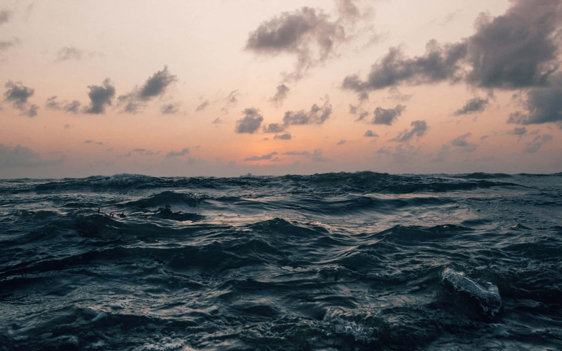 Sonnenuntergangund Wellen Meer Hintergrund Design