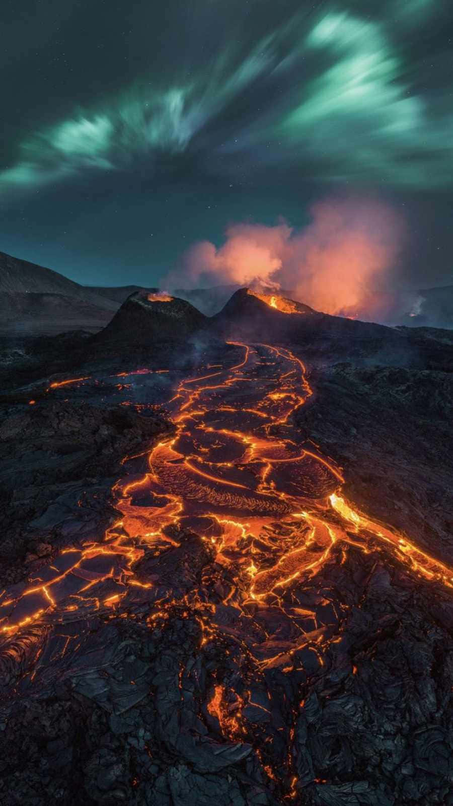 Sea Of Lava Volcano Wallpaper