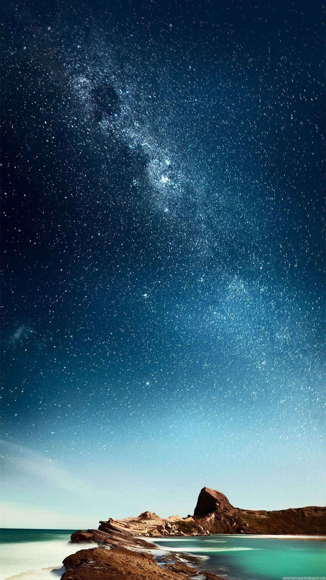 Calm turquoise sea under the vast blue galaxy HD wallpaper