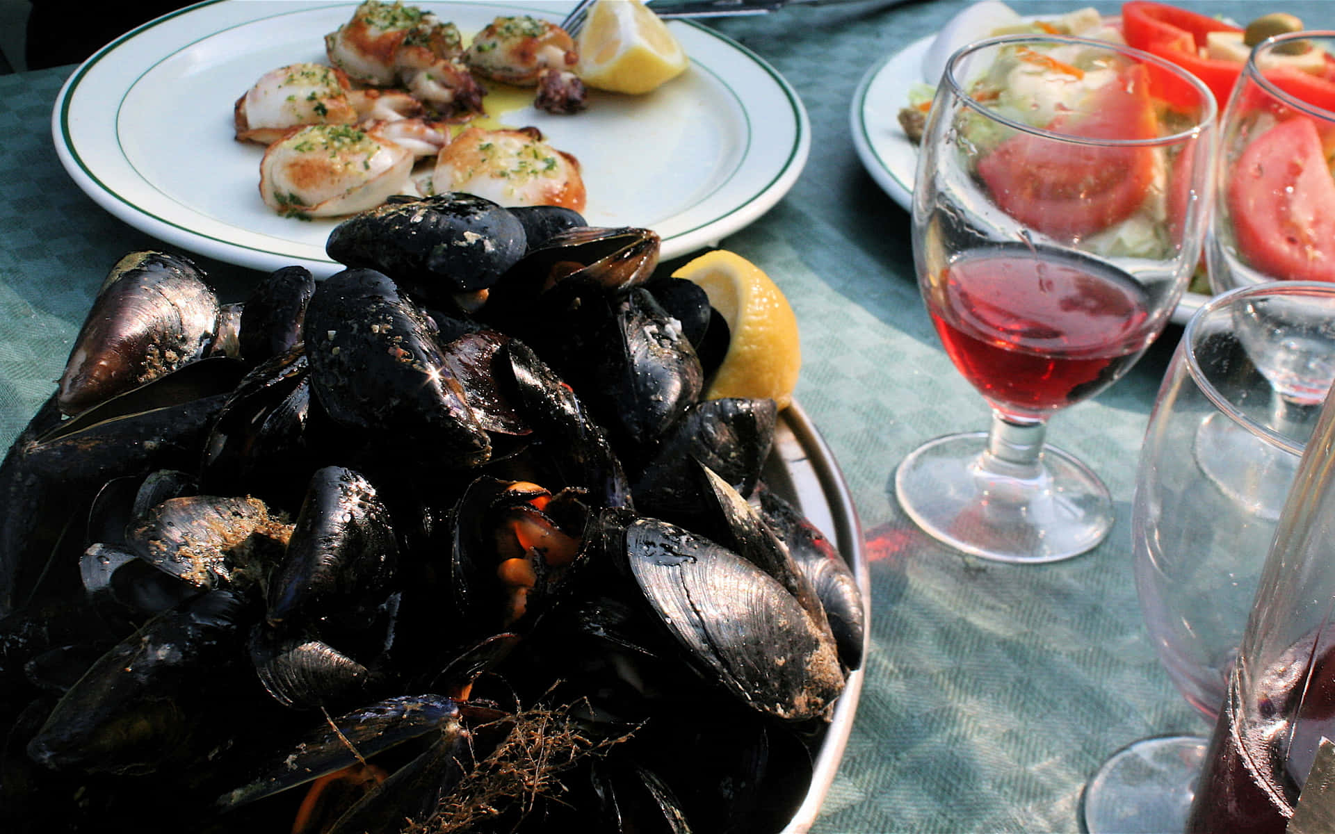 Seafood Dinner Mussels Wine Glass Wallpaper