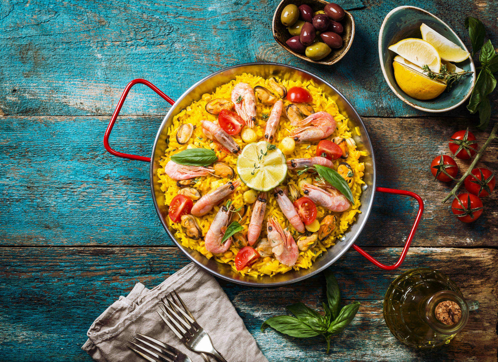 Seafood Paella With Jalapeño And Tomatoes Wallpaper