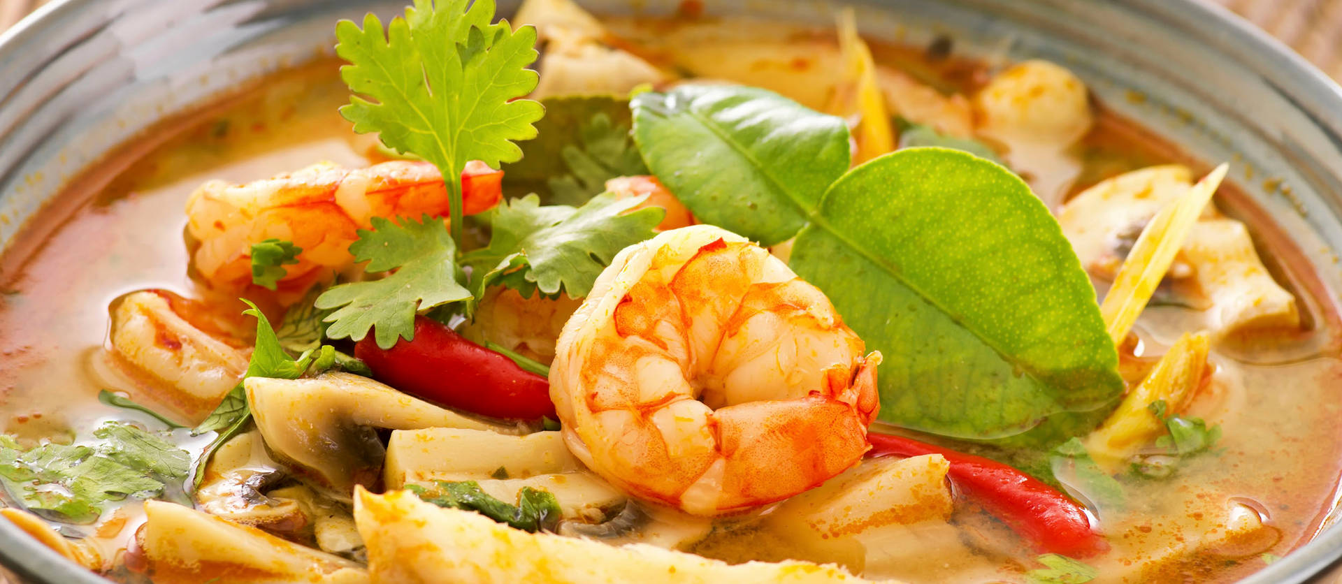 Authentic Seafood Tom Yum Soup - A delicacy of Thai cuisine Wallpaper