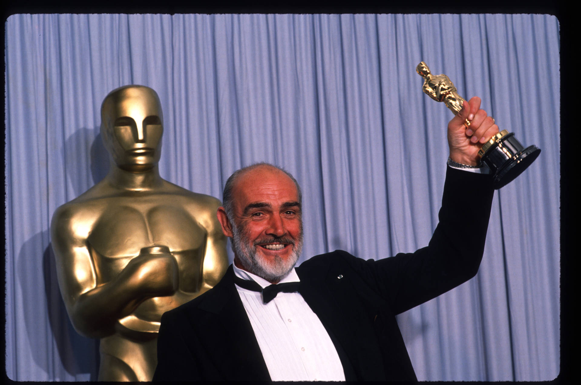 Sean Connery 1987 Oscar Award Wallpaper