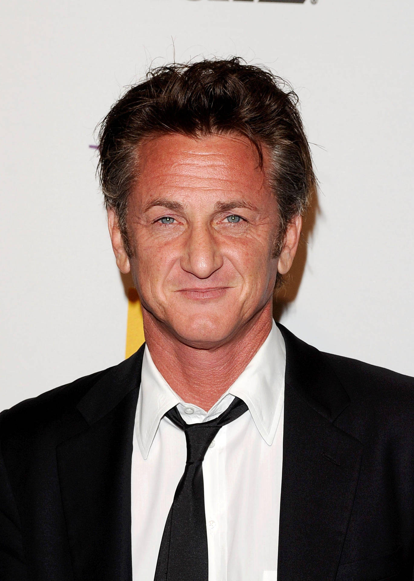 Sean Penn Wearing His Suit Wallpaper
