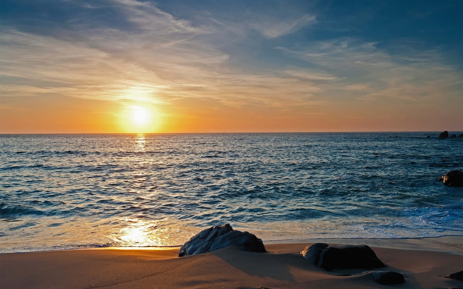 Serenatranquilidad En La Costa Al Atardecer. Fondo de pantalla