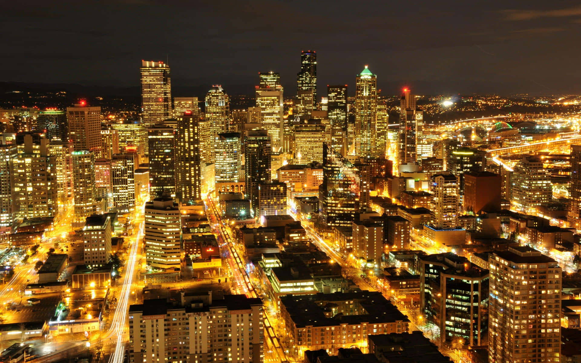 Atemberaubenderblick Auf Die Skyline Von Seattle Bei Nacht. Wallpaper