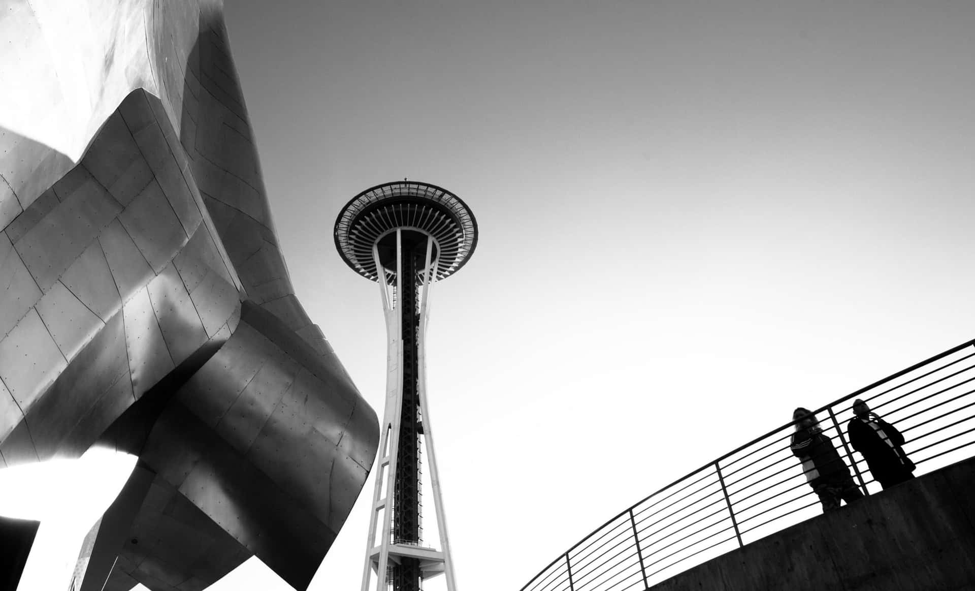 Impresionantefoto En Blanco Y Negro De La Torre Space Needle De Seattle. Fondo de pantalla